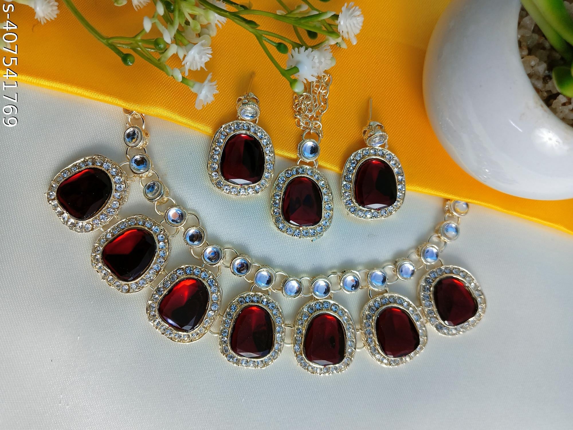 Sondarya Kundan Necklace Set