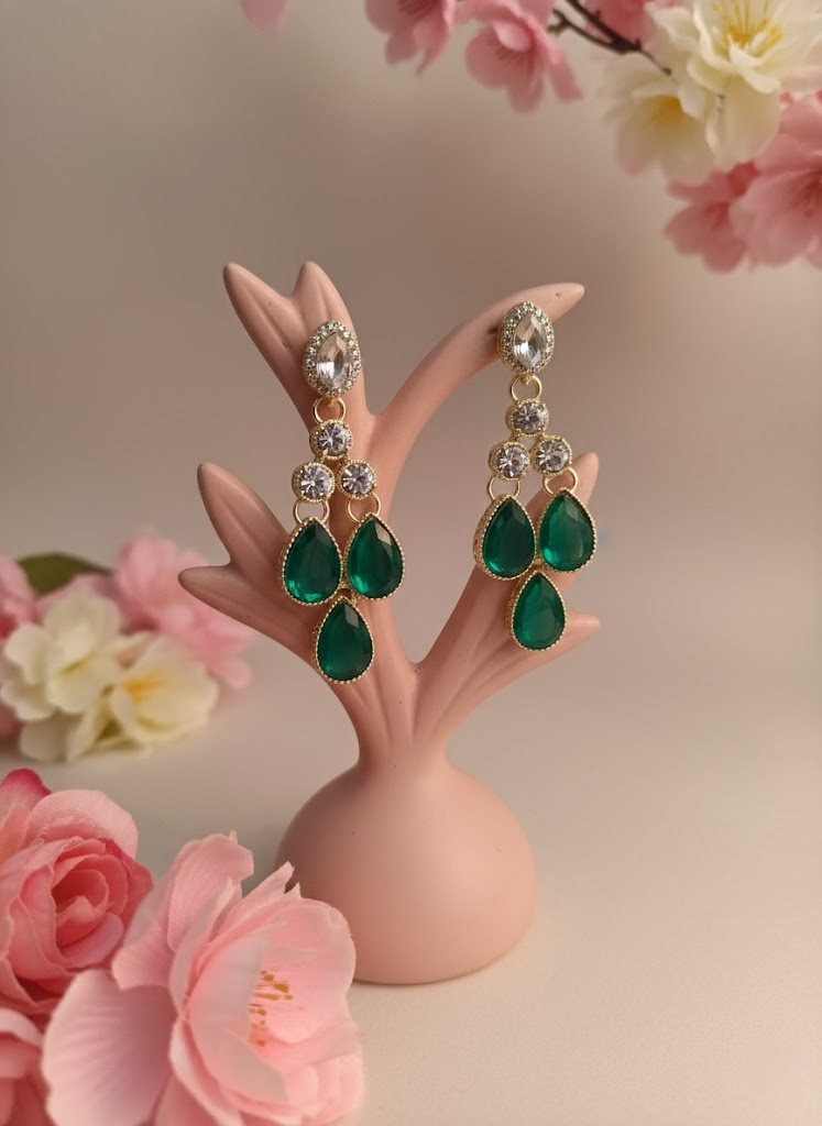 Sondarya Royal Emerald AD Choker Set with Maang Tikka