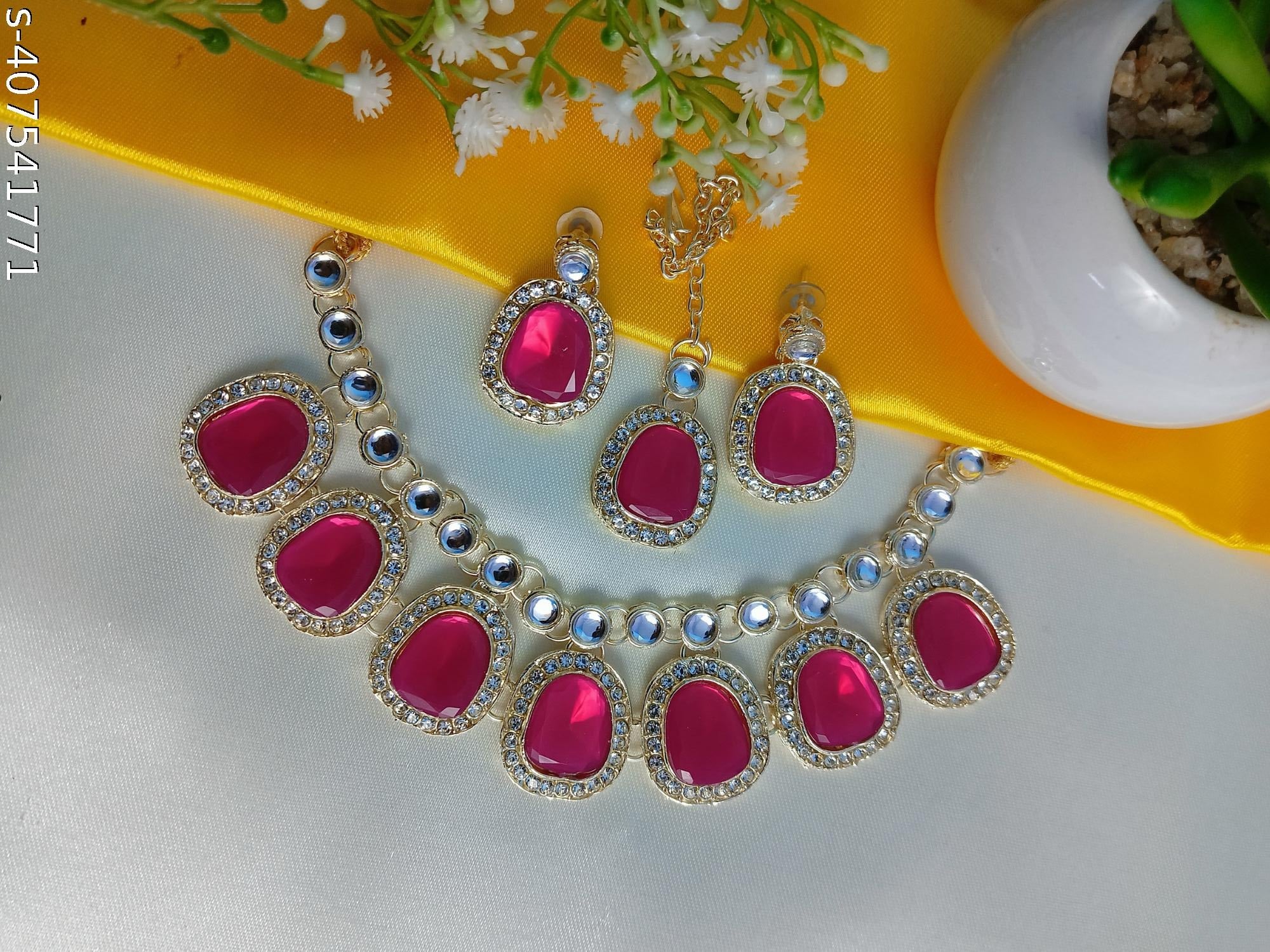 Sondarya Kundan Necklace Set