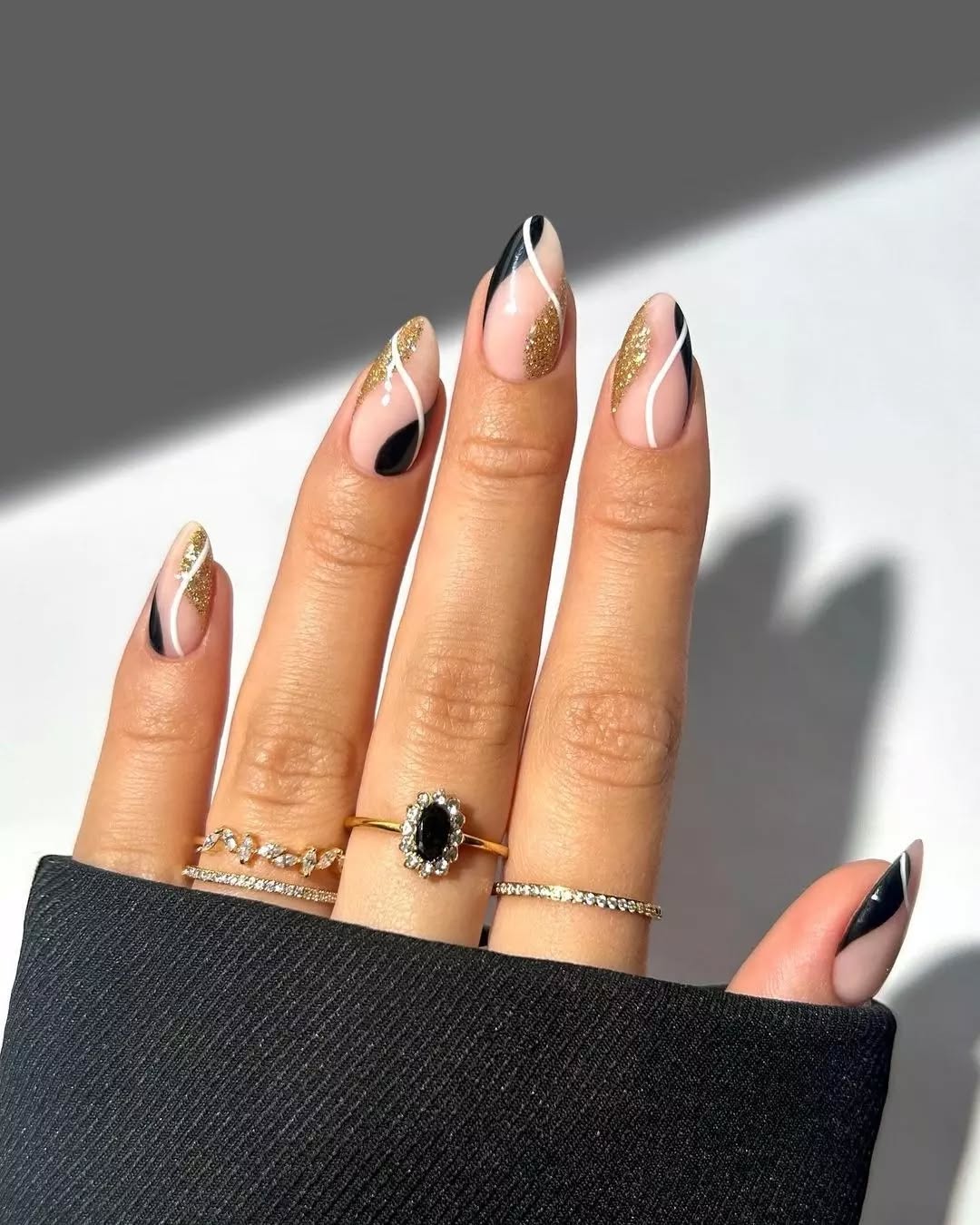 Gold Glitter & Black Abstract Swirl Press-On Nails – Complete Kit