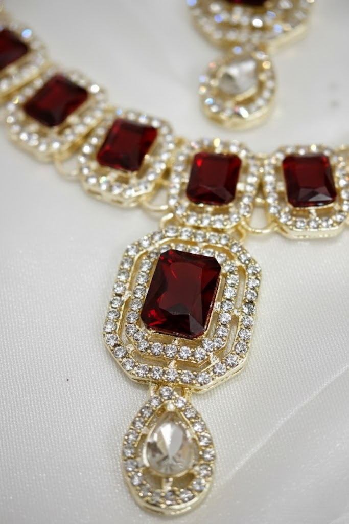 Sondarya Ruby Red Kundan Necklace Set with Maang Tikka