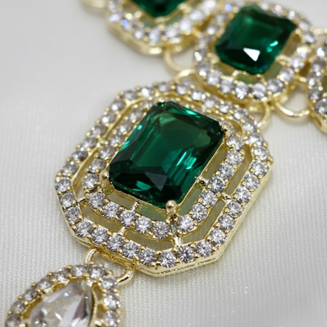 Sondarya Emerald Green Kundan Necklace Set with Maang Tikka NL11A