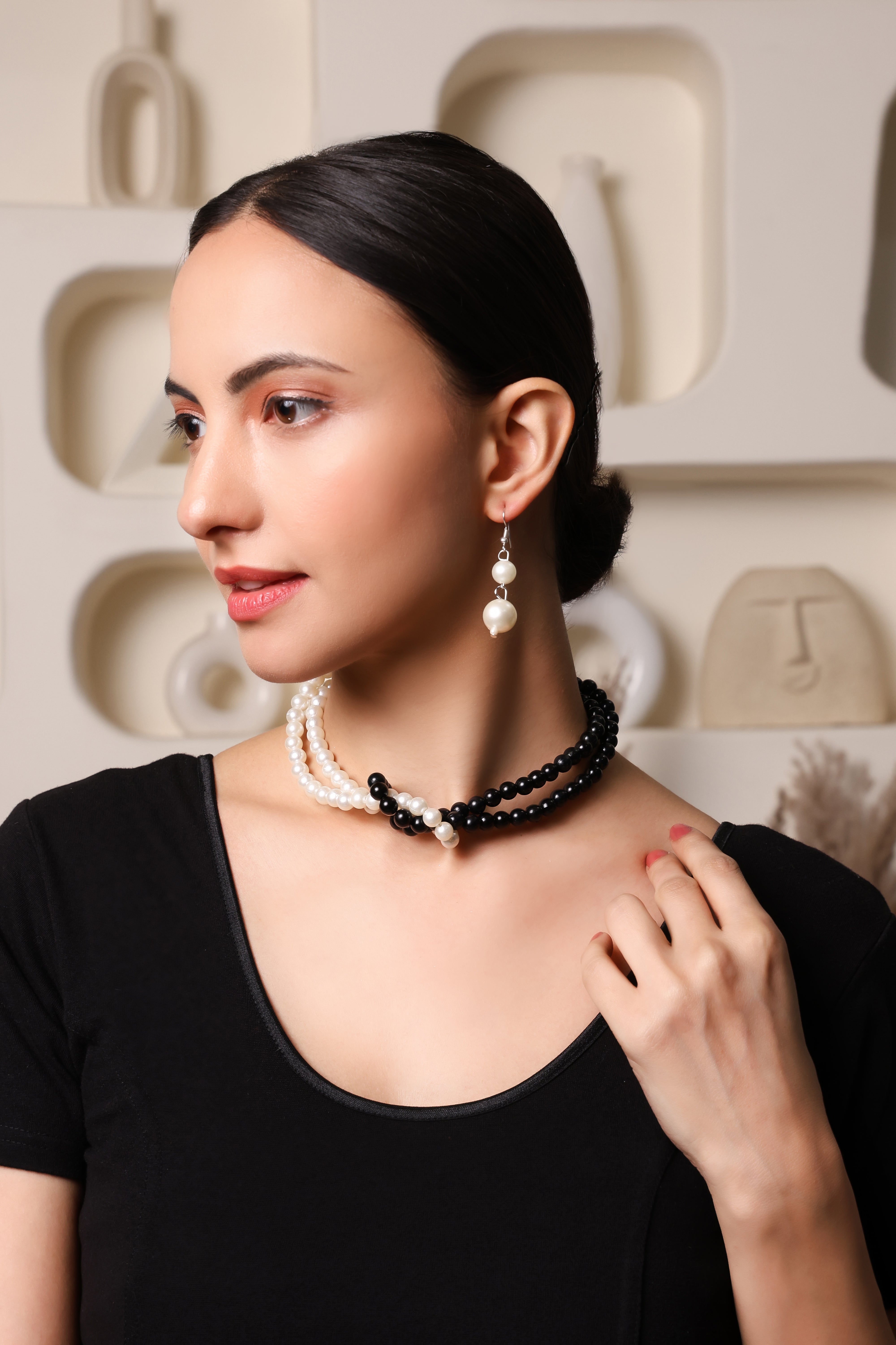 Monochrome Pearl Choker Set With Earrings