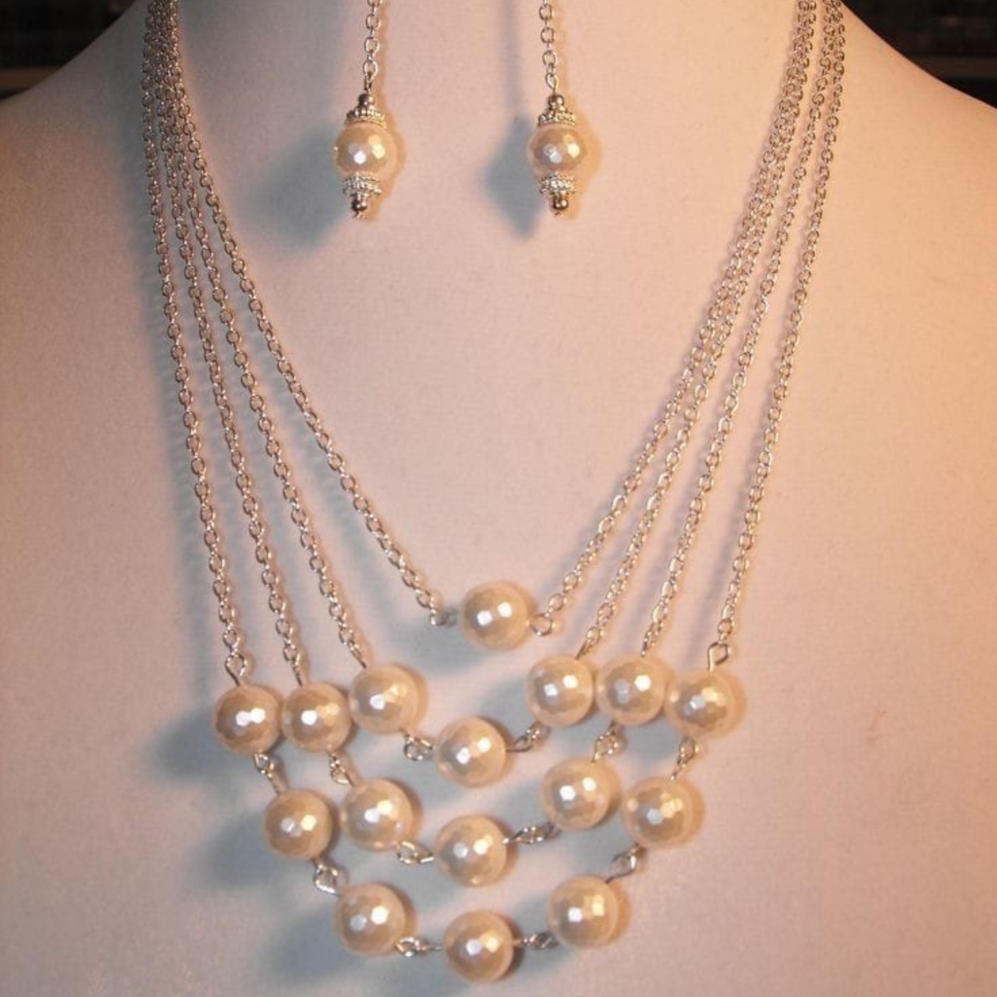 Triple-Layer Pearl Necklace Set With Golden Chains