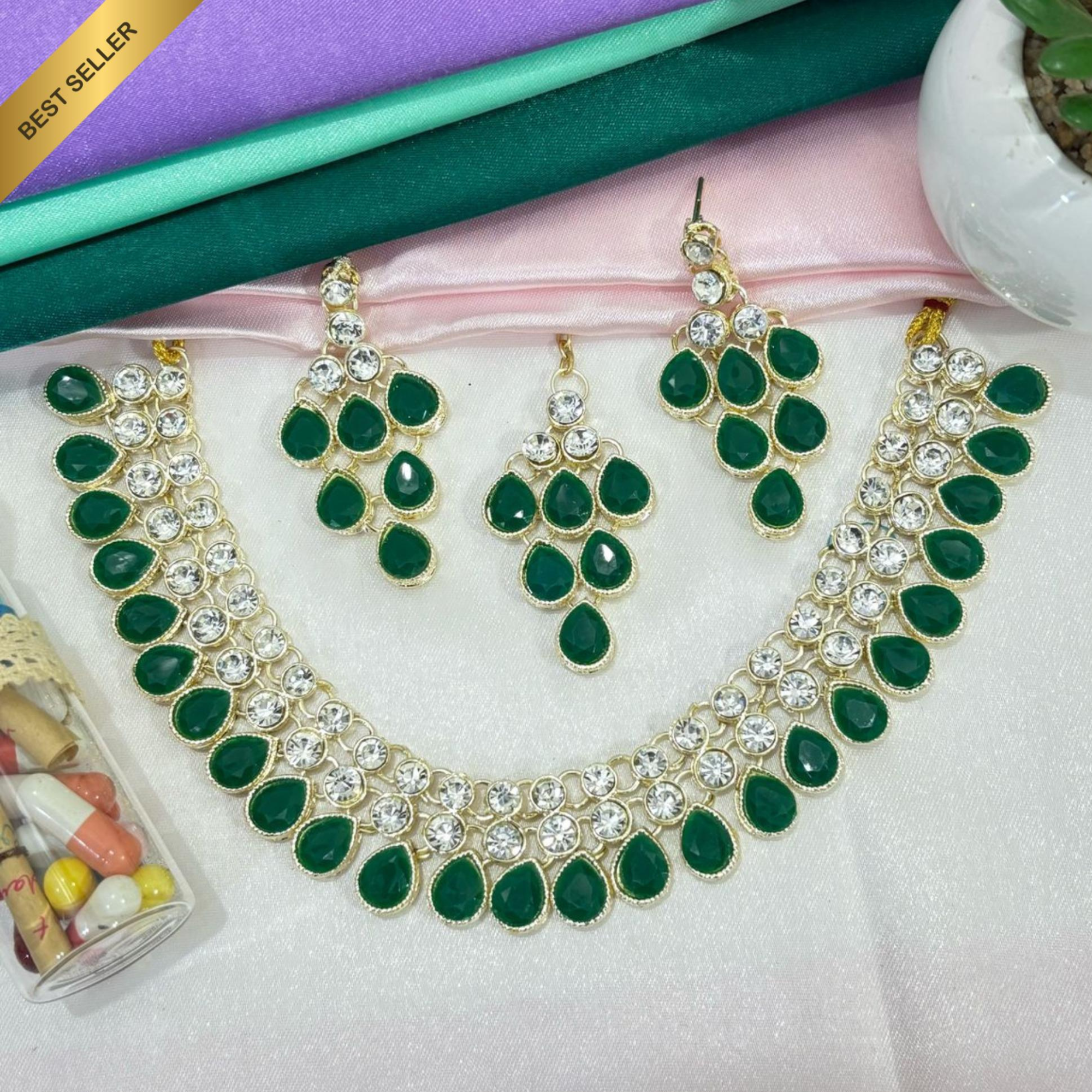 Sondarya Emerald Green Teardrop Kundan Necklace Set with Maang Tikka