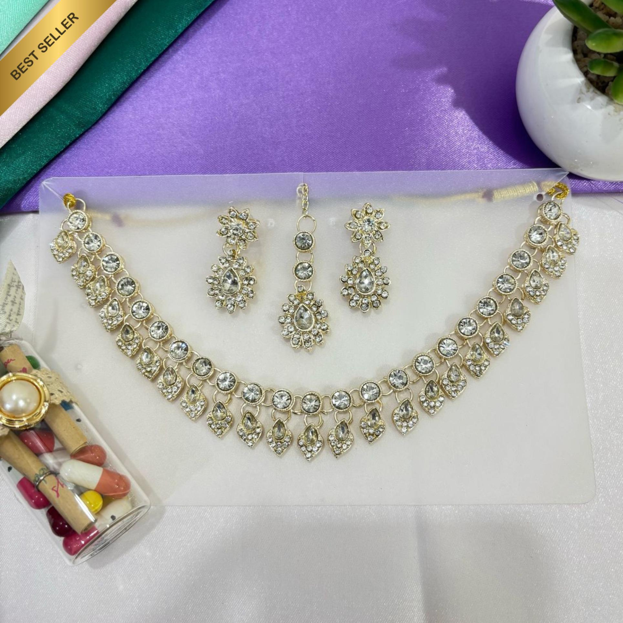 Sondarya Delicate Floral Kundan Necklace Set with Maang Tikka