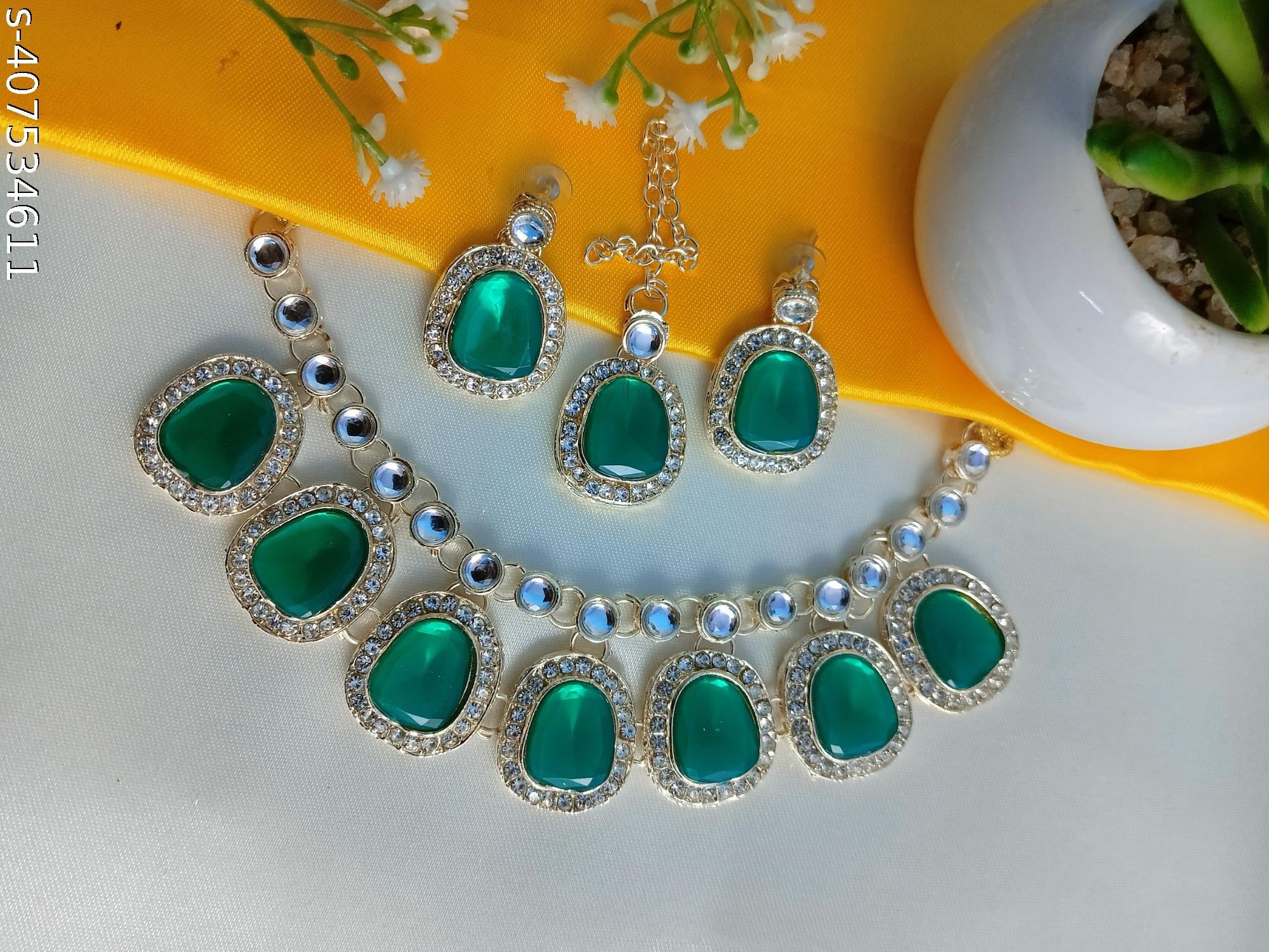 Sondarya Kundan Necklace Set
