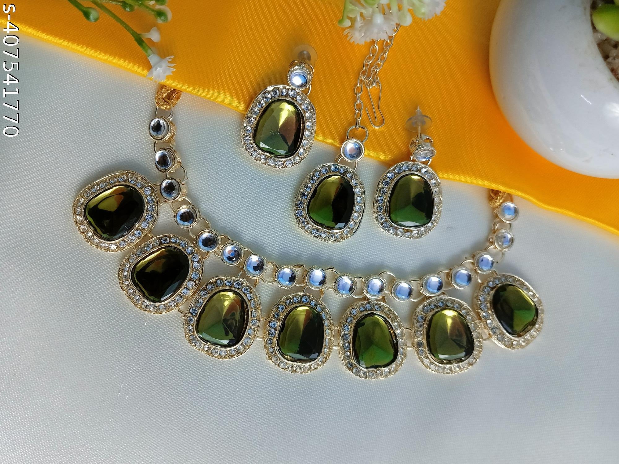 Sondarya Kundan Necklace Set
